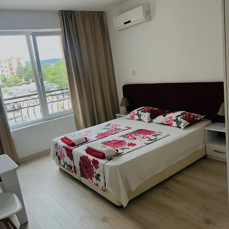 One-bedroom In Avenue Complex Apartmán *